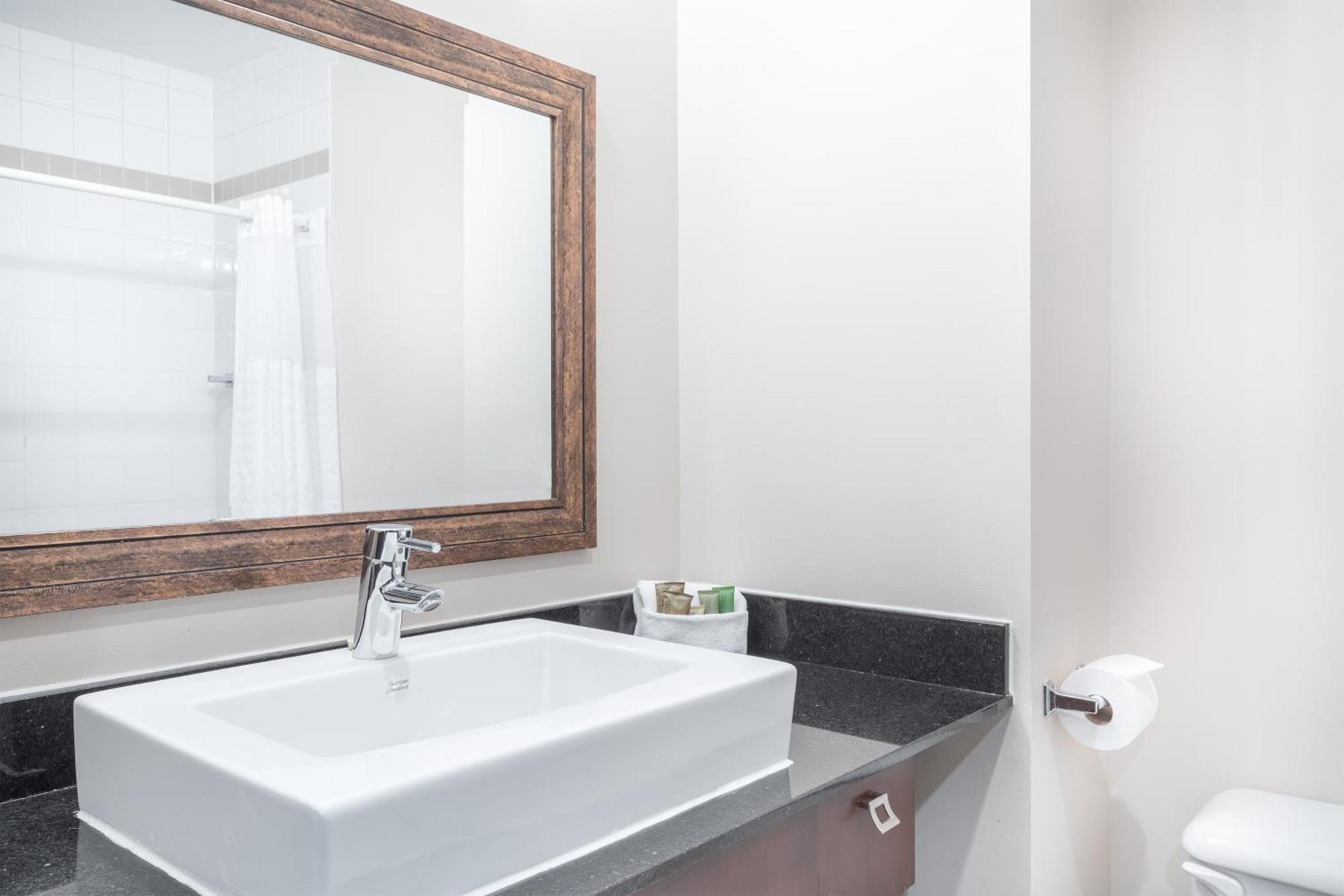 קוויבק סיטי Hotel Ambassadeur Et Suites מראה חיצוני תמונה